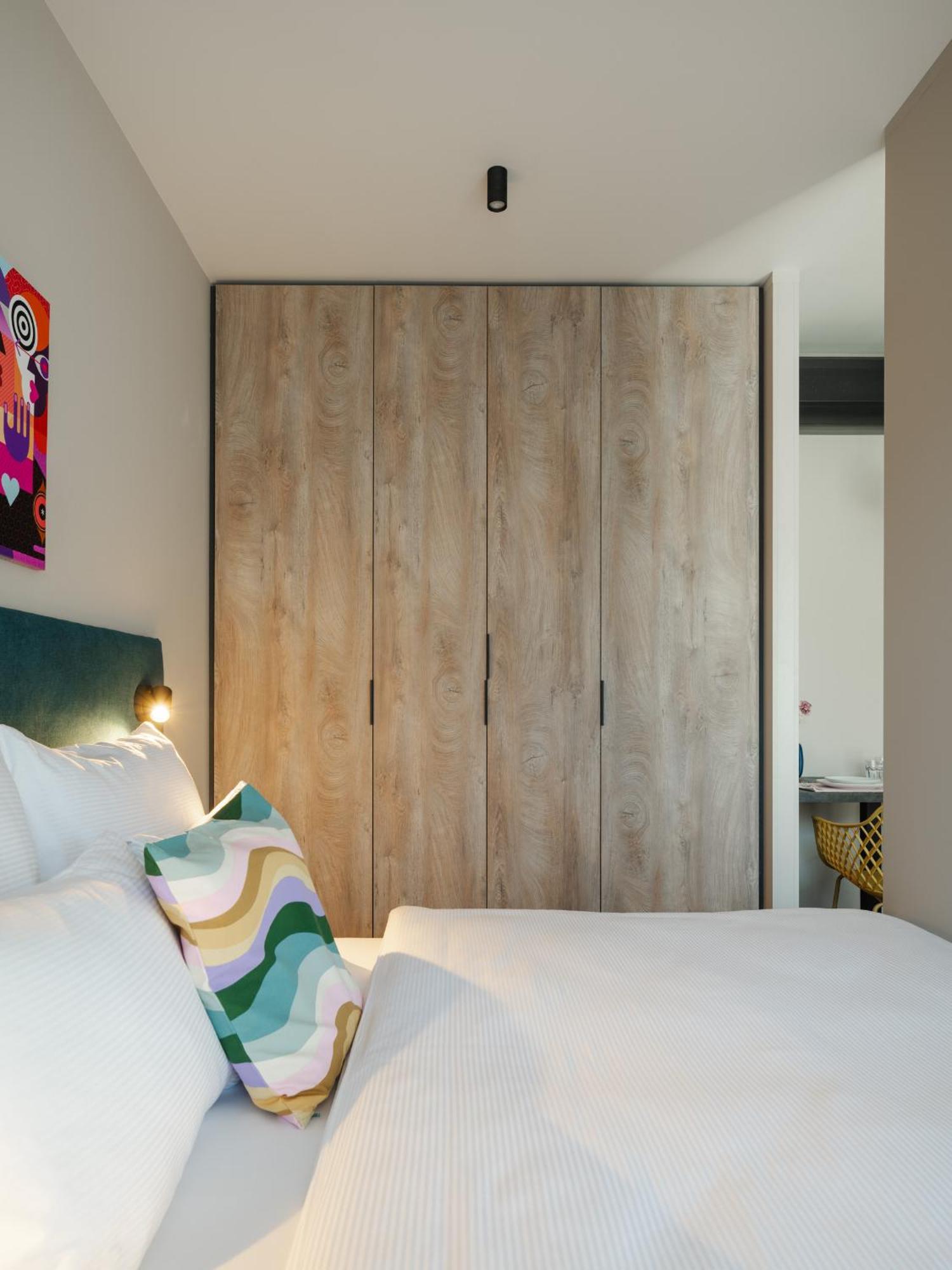 Avenue Apartment *